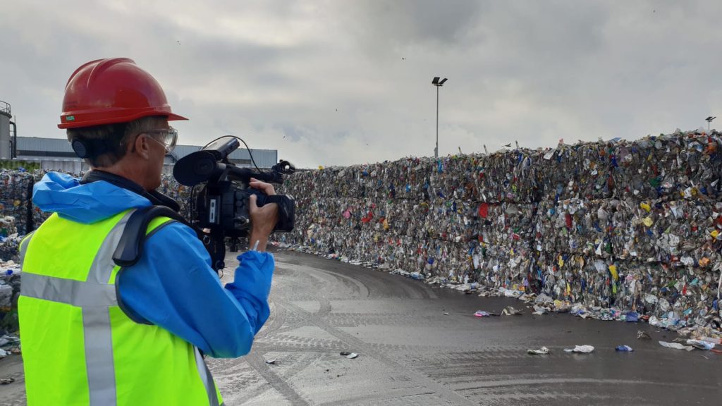 Nagescheiden plastic